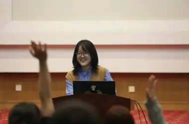 “等我挣钱了，我要把美华买下来！”