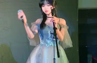 枫华优秀毕业生专访 | 张梓涵：热爱思考的她选择前往爱丁堡大学就读哲学专业！